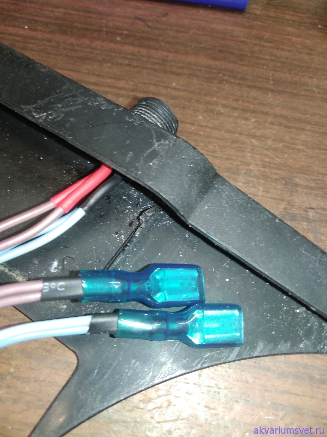 Новые провода и клеммы с силиконовыми изоляторами.