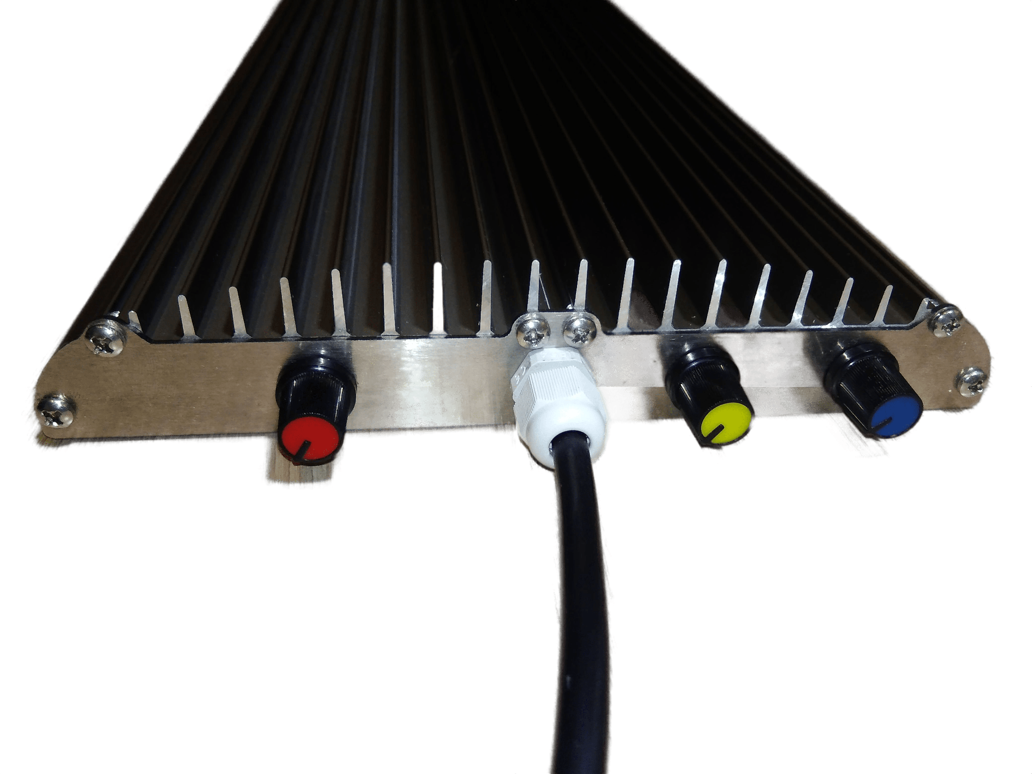Аквариумный светильник из профиля шириной 195 мм. Цвет - "Жемчуг". Ручное управление отдельными каналами светодиодов.
