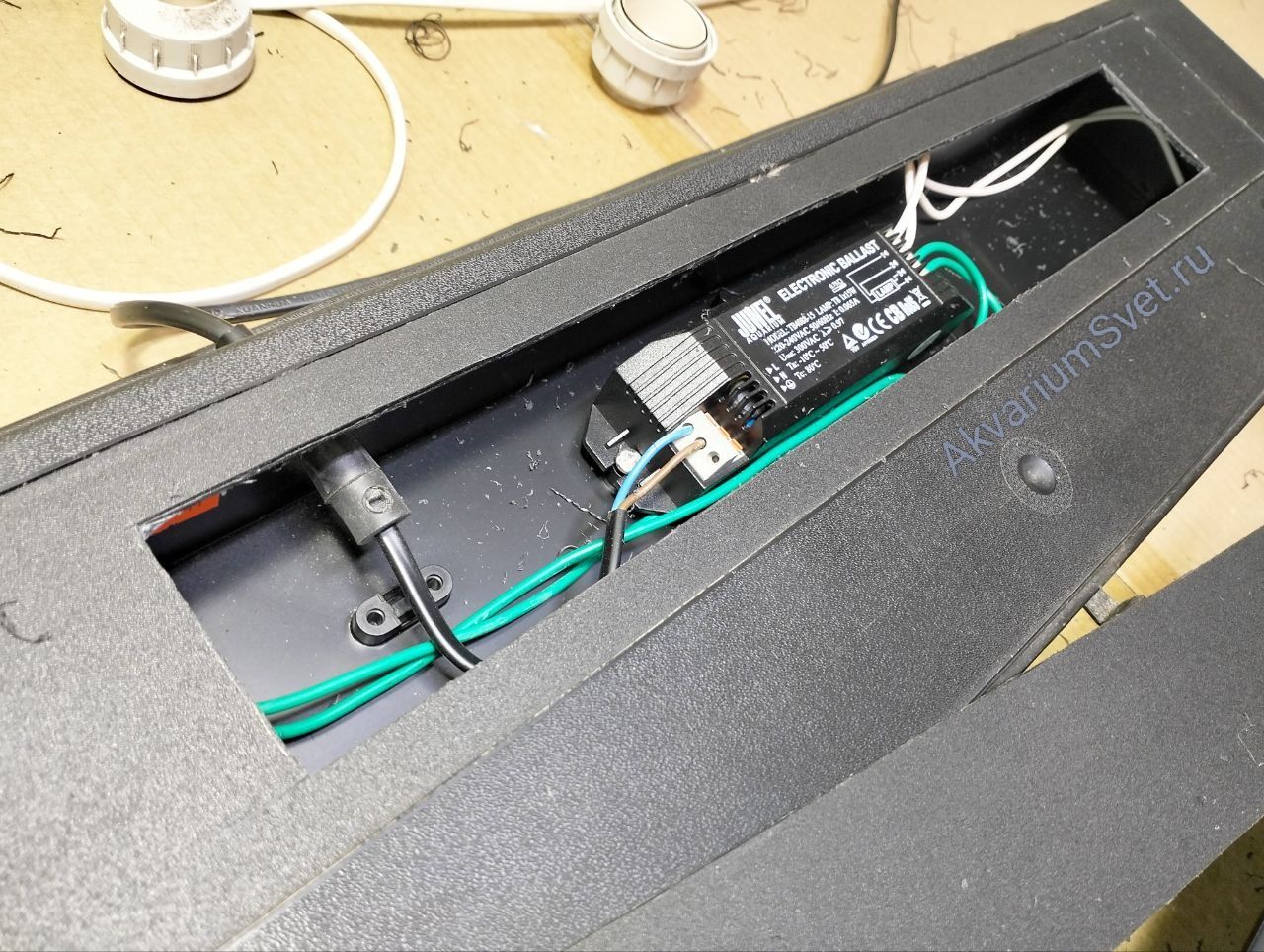 Балласт ЭПРА в аквариумной крышке Juwel 1x15W