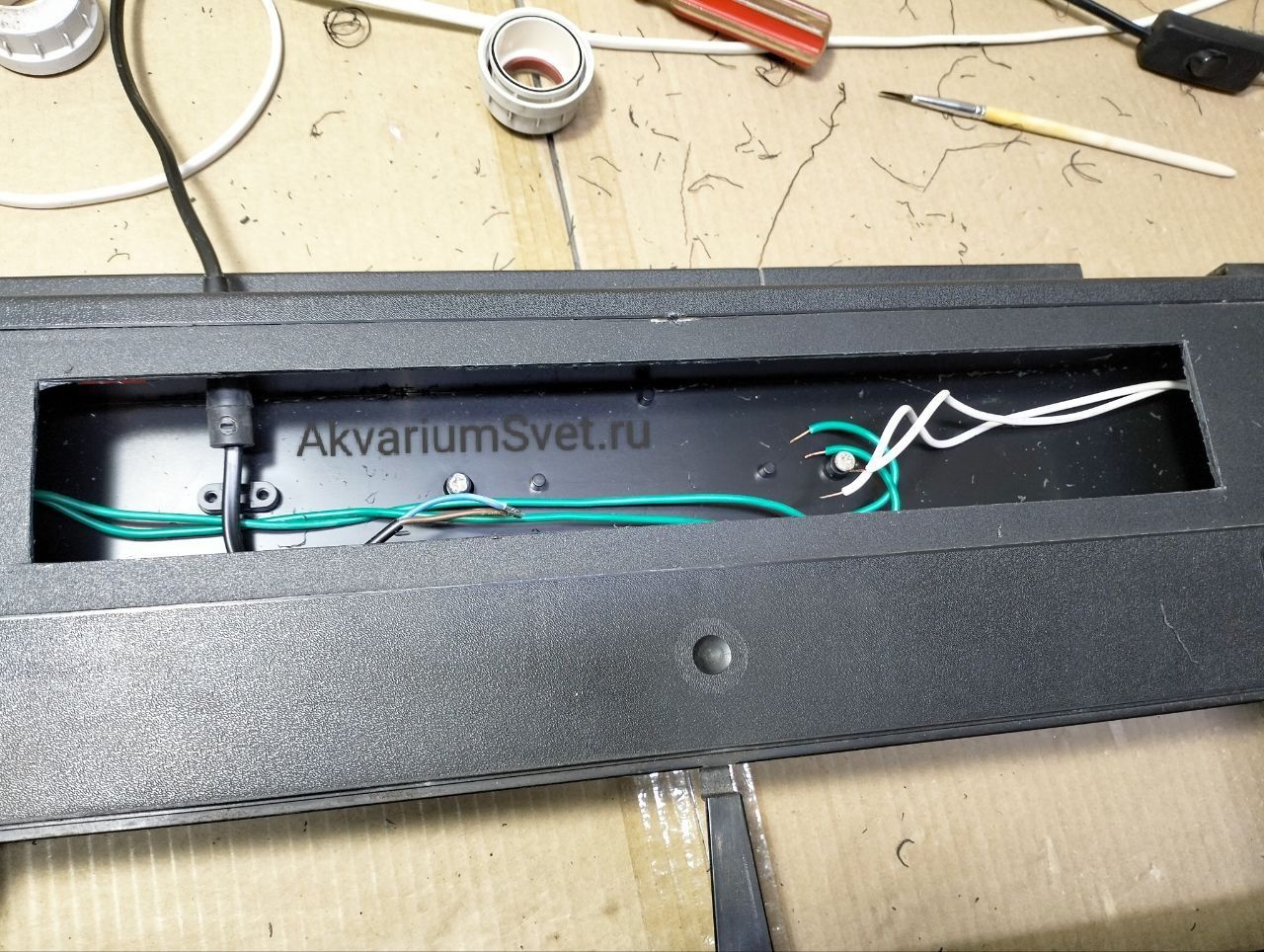 Демонтаж балласта ЭПРА в крышке Juwel 1x15W