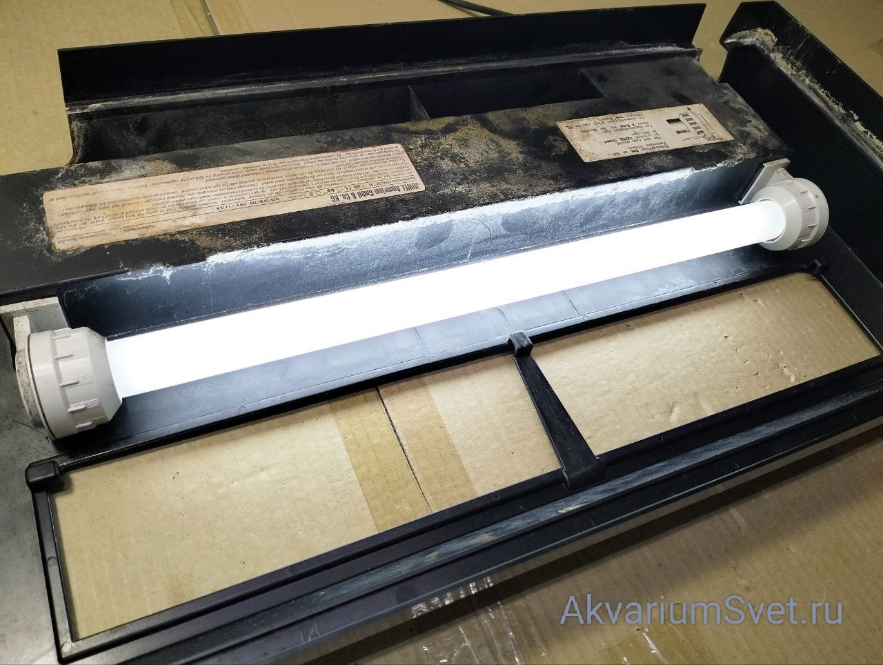 Аквариумная крышка juwel 1x15W после ремонта вид ближе